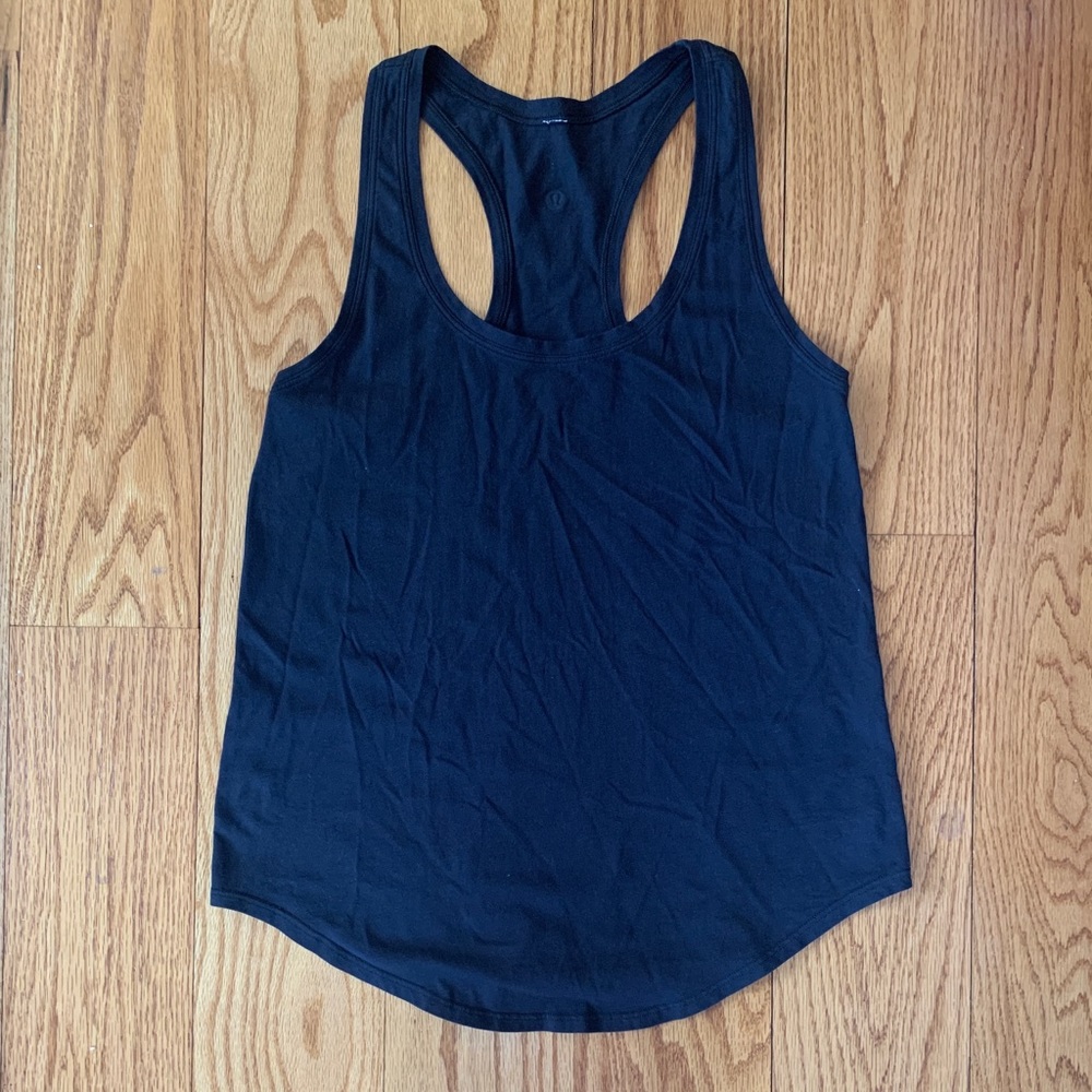 Lululemon black tank. 4